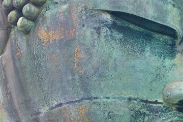 <p>Figure 1. You can see faint traces of the gold leaf on the right cheek of Daibutsu</p>