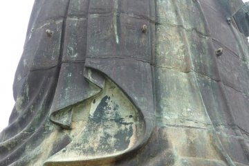 <p>Figure 2. Daibutsu's body&nbsp;has 7 different casting layers</p>