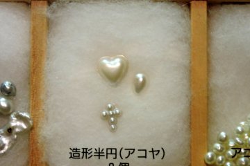<p>A heart-shaped pearl</p>
