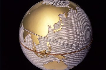 <p>A globe with land of 24 carat gold and a sea of pearls</p>
