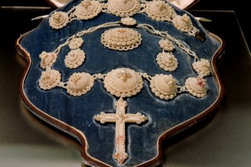 <p>A set of Victorian pearl jewelry</p>