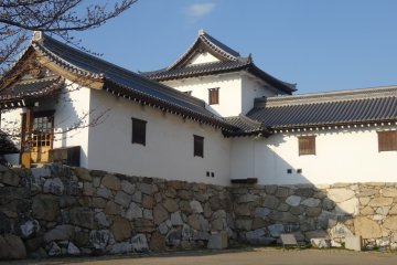 <p>Un certain nombre de b&acirc;timents annexes au ch&acirc;teau ont aussi &eacute;t&eacute; reconstruits et sont int&eacute;ressants &agrave; regarder</p>