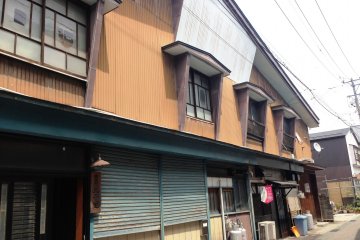 Take a stroll around the old shops in Kakunodate