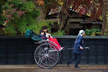 Kakunodate on two wheels, in a rickshaw or by bicycle