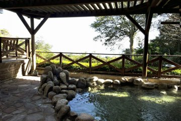 One of the outdoor baths at the Ijika Daiichi Hotel Kagura