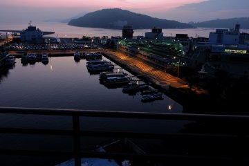 <p>Vue depuis l'h&ocirc;tel au cr&eacute;puscule</p>