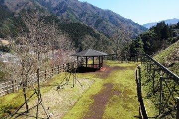 <p>A pavilion overlooks the mountains and valleys</p>