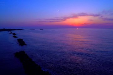 Matahari Terbenam di Pantai Takasu