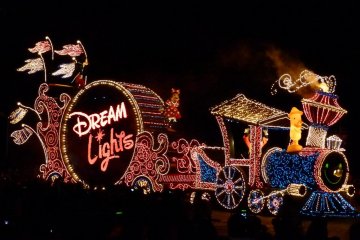 Dream Lights Parade (after dark)