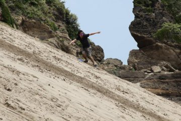 Shimoda is also home to Touji sandboarding area, with steep sand dunes ideal for trying out this lesser known sport
