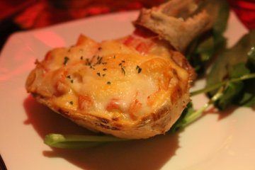 <p>A stuffed crab claw</p>