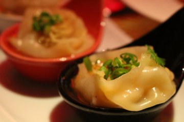 <p>Crab dumplings</p>