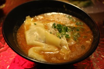 <p>A crab flavored soup and noodle combination</p>
