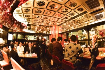 <p>Shiny gold ceiling on the first floor</p>