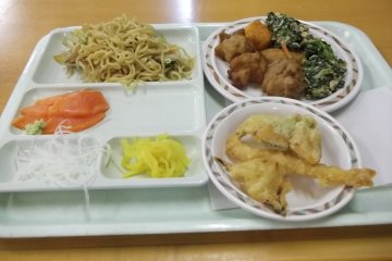 <p>My first attack at the dinner buffet</p>