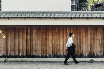 <p>Une marche dans le quartier Bikan est ce que le m&eacute;decin a prescrit &agrave; ce salaryman. Apr&egrave;s avoir travers&eacute; le quartier, vous comprendrez pourquoi !</p>
