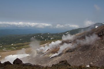 Climbing Mount Asahi, Daisetsuzan