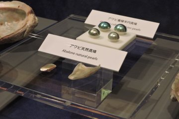 <p>Abalone natural and cultured pearls</p>