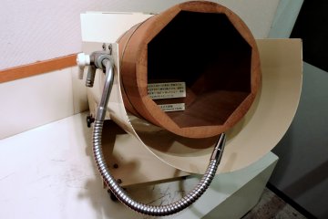 <p>Barrel used for polishing pearls</p>