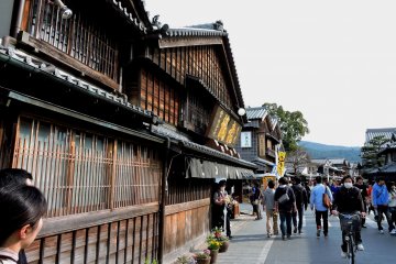 <p>Old-fashioned Okage Yokocho street built by Akafuku &nbsp;</p>