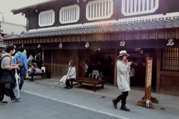 <p>Akafuku's store in Okage Yokocho</p>