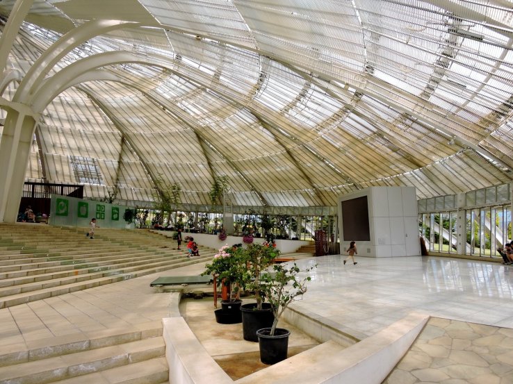 <p>Inside the largest dome is a large and wonderful light-filled space</p>