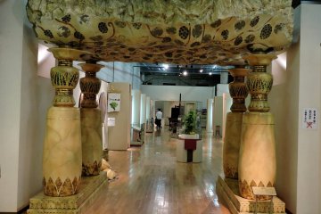 <p>The museum is in the basement of the largest dome</p>