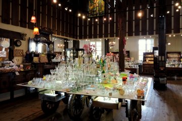 <p>Wine glasses!</p>