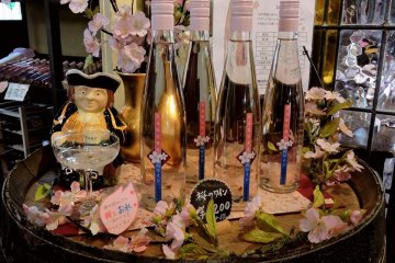 <p>Spring-themed sakura wine</p>