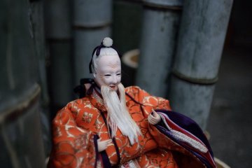 <p>Boneka mentri abad pertengahan</p>