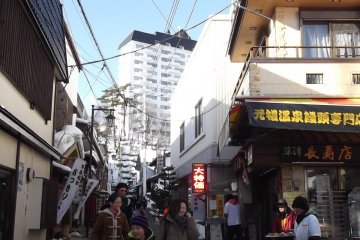 <p>There are guys handing out free samples of 'Onsen manju', tasty steamed buns</p>