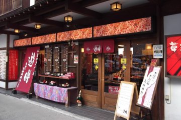 <p>This store sells chopsticks and other tableware</p>