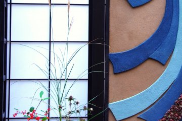 <p>There are some Japanese booths inside Yumebutai Green House. How relaxing!</p>