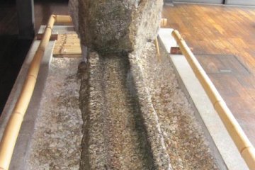 The water of Mt Ena, the heart of Hazama sake, flows.