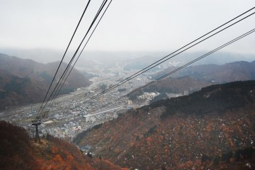 <p>Pemandangan kota Yuzawa dari ropeway</p>