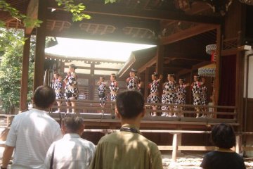 Traditional dancers for the occasion