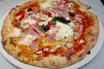 <p>Capricciosa&nbsp;Pizza</p>