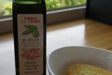 Organic olive oil and original Olive garden product