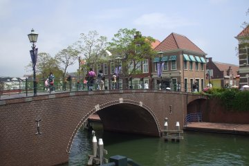 <p>An arched bridge in Nagasaki city.</p>