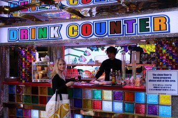 <p>Drinks and snacks available while you wait</p>