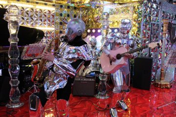 <p>Saxophone&nbsp;robot with head spikes comes out to liven it up a bit</p>