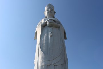 <p>Tokyowan Kannon at 56 metres high</p>
