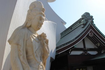 <p>Tokyowan Kannon entrance</p>