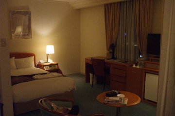 <p>Kamar single, dengan luas 25 meter persegi.</p>