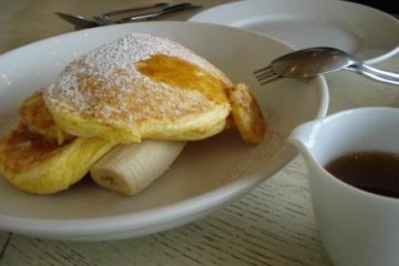 bills signature dish: ricotta hotcakes with banana and honeycomb butter