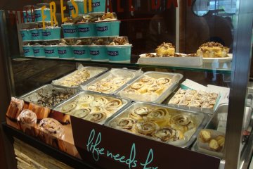 Saitama's Best Cinnabon Roll [Closed]