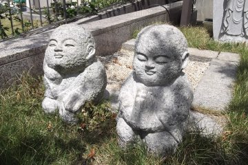 <p>Taking it easy by the steps at the front</p>