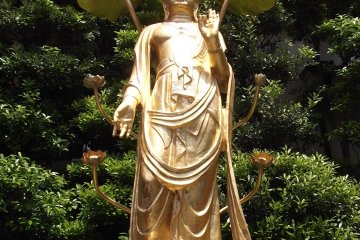 <p>The Kannon is watching over everyone</p>