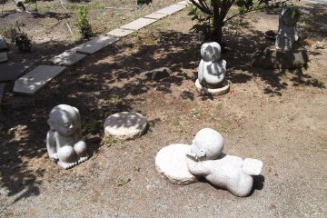 <p>Relaxing together in the garden</p>