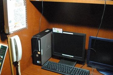 Computer and TV set-up at Popeye